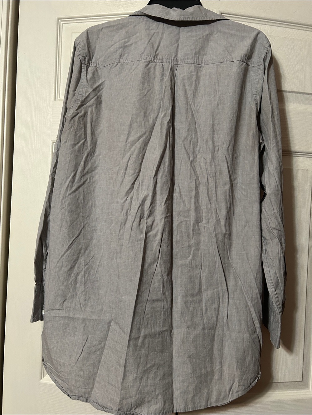 J Crew -LG- Light Gray - Women’s Lightweight Cotton 3-Button Shirt - Picture 6 of 7